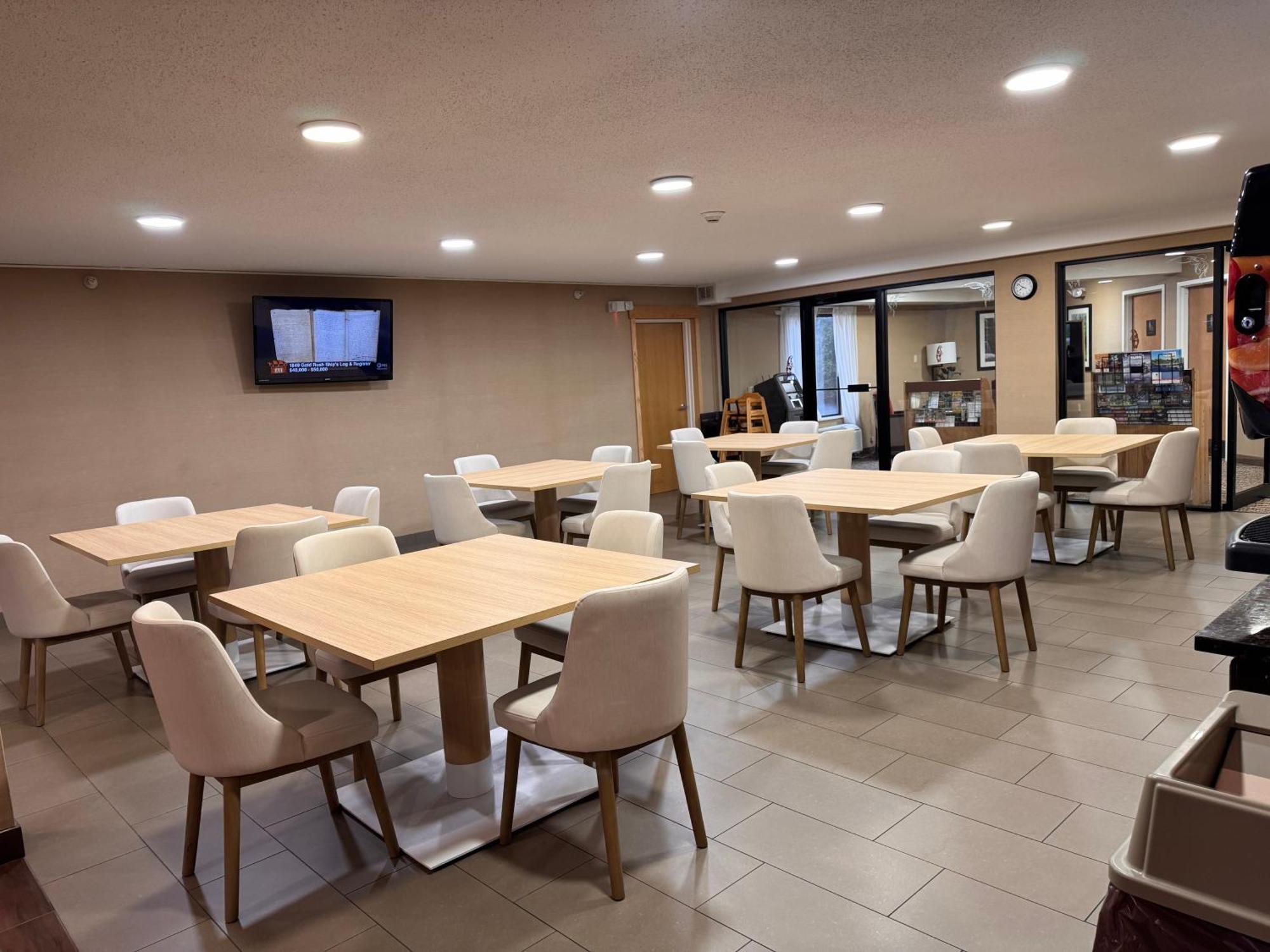 布莱克里弗福尔斯i-94凯富套房酒店 外观 照片