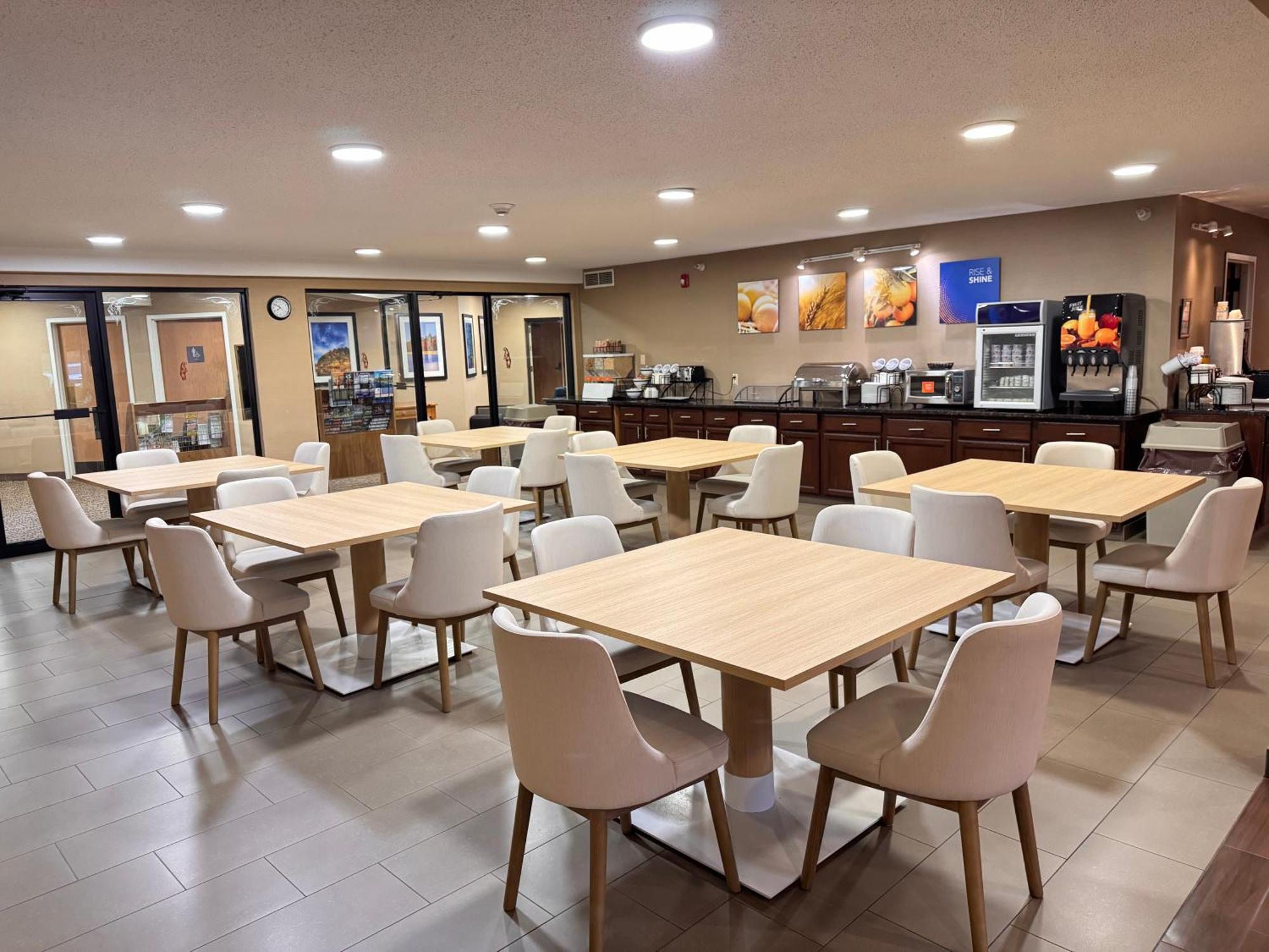 布莱克里弗福尔斯i-94凯富套房酒店 外观 照片